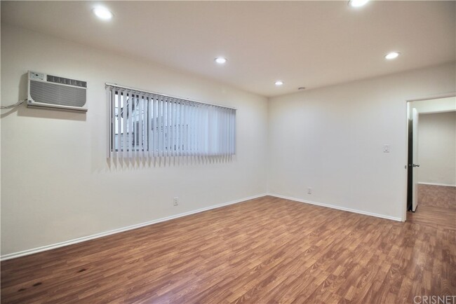 Building Photo - 3815 W Verdugo Ave