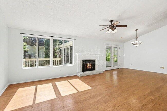 Building Photo - 10475 Willow View Cir