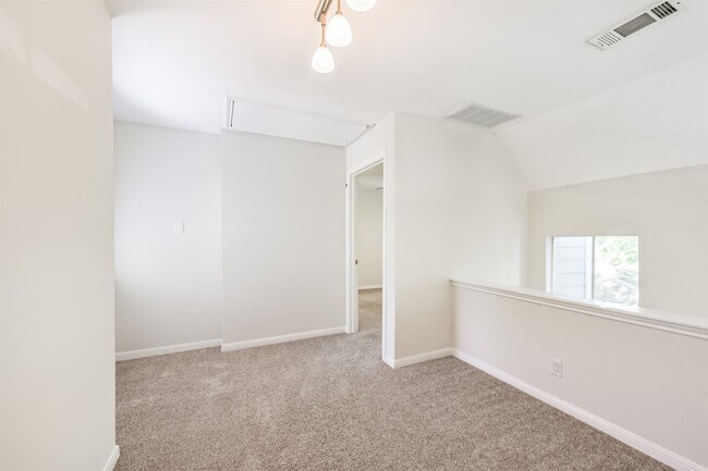 Building Photo - 3409 Northwood St