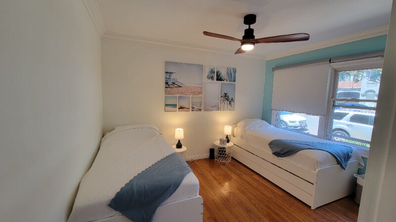 Building Photo - 1250 E 1st St