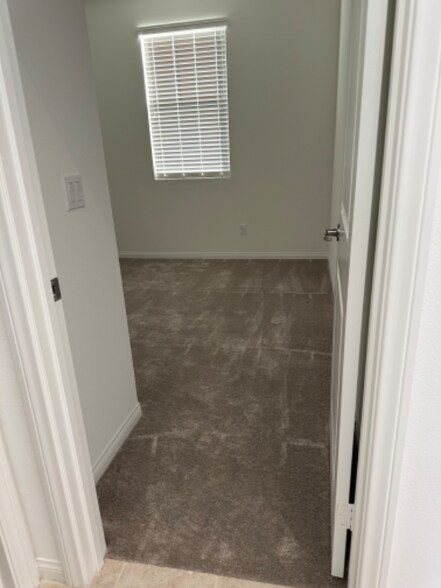 Building Photo - 1716 Mardi Gras Ln