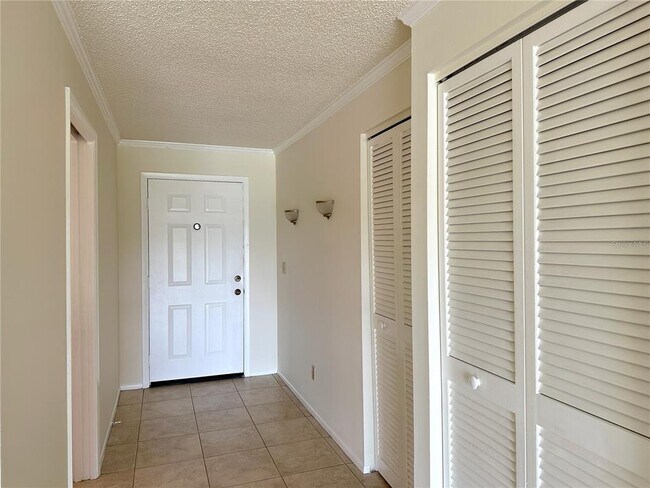 Building Photo - 7050 Fairway Bend Ln