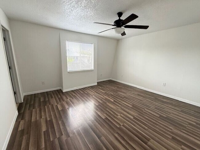 Building Photo - 2/2 Conway Orlando Condo-MOVE IN SPECIAL $200 OF 1ST MONTHS RENT
