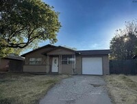 Building Photo - 1504 Red Fox Rd