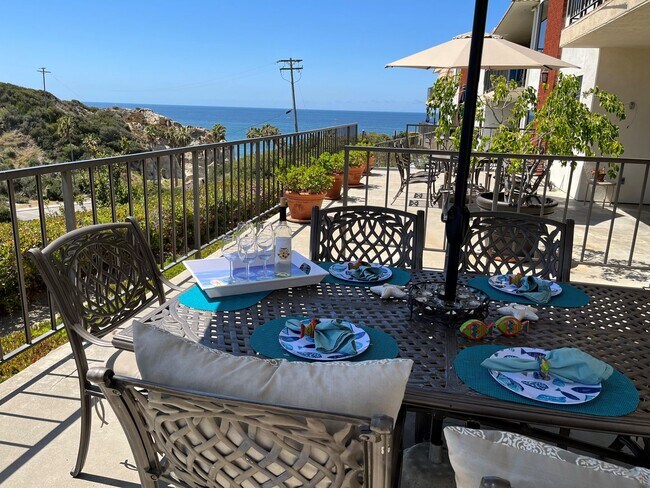 Building Photo - short term rental in the loop