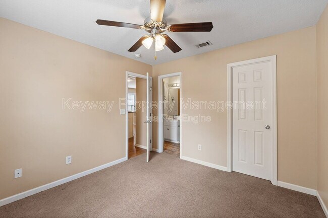 Building Photo - 208 Satomi Way