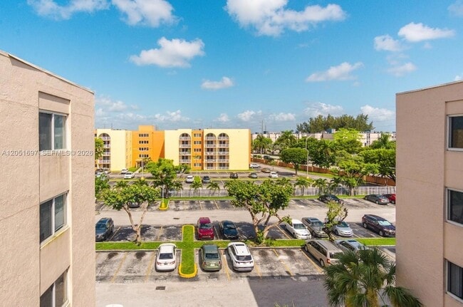 Building Photo - 6950 Miami Gardens Dr