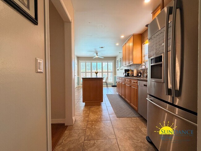 Building Photo - Stunning 5 Bedroom Home in Mary Esther with Beach Access, Pool and Solar Panels!