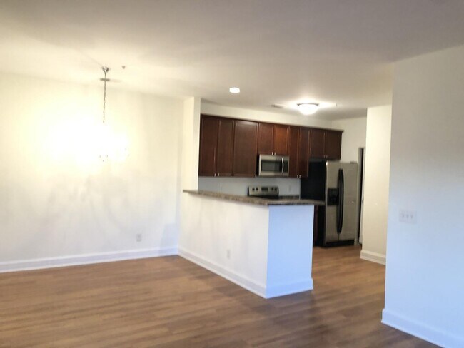 Building Photo - 8221 Lenox Creekside Dr