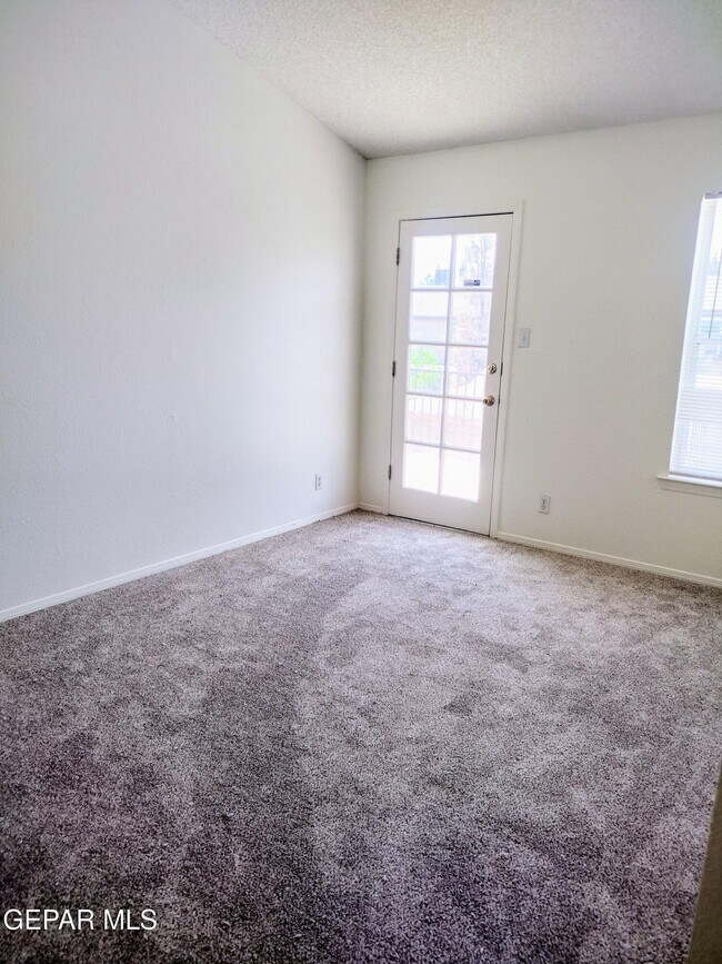 Building Photo - 4620 Loma Linda Cir