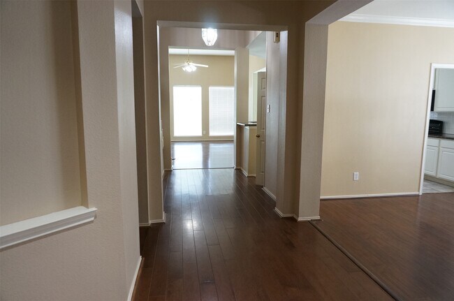 Building Photo - 2114 Madewood Dr