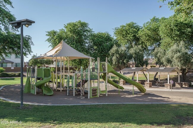 Building Photo - 14757 W Pasadena Ave