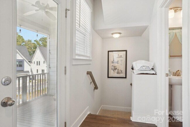 Building Photo - 562 Amalfi Dr