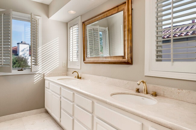 Building Photo - 369 Avenida Granada St