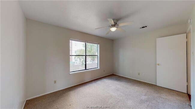 Building Photo - 307 Manuel Dr