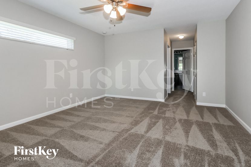 Building Photo - 957 SE Caravan Ave