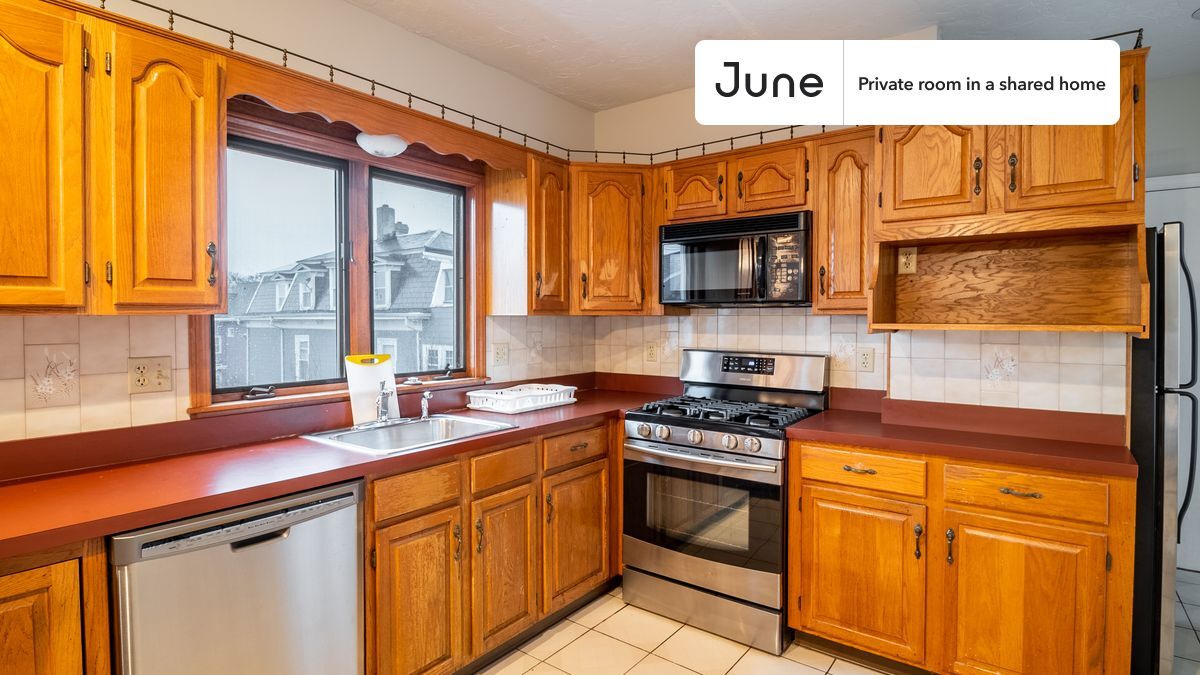 Building Photo - Room in Shared 3 bed/1 bath home