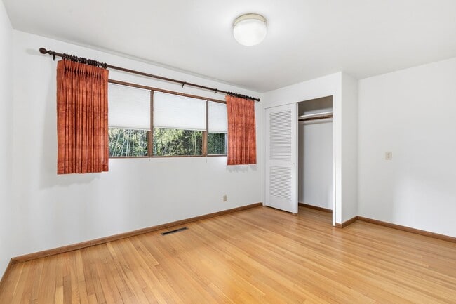 Building Photo - 4Bd/2.75Ba Seattle House