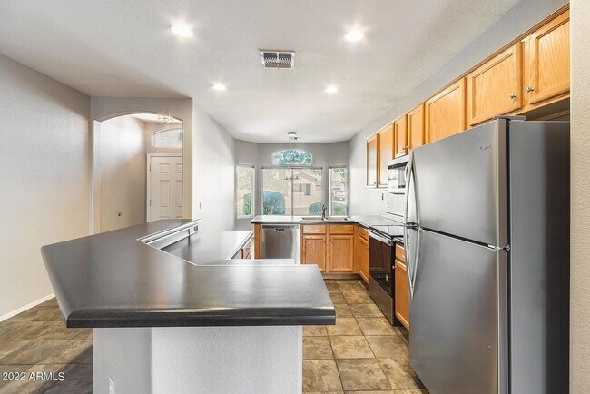 Building Photo - Golf Course Views! Quiet Cul-de-Sac! Updat...
