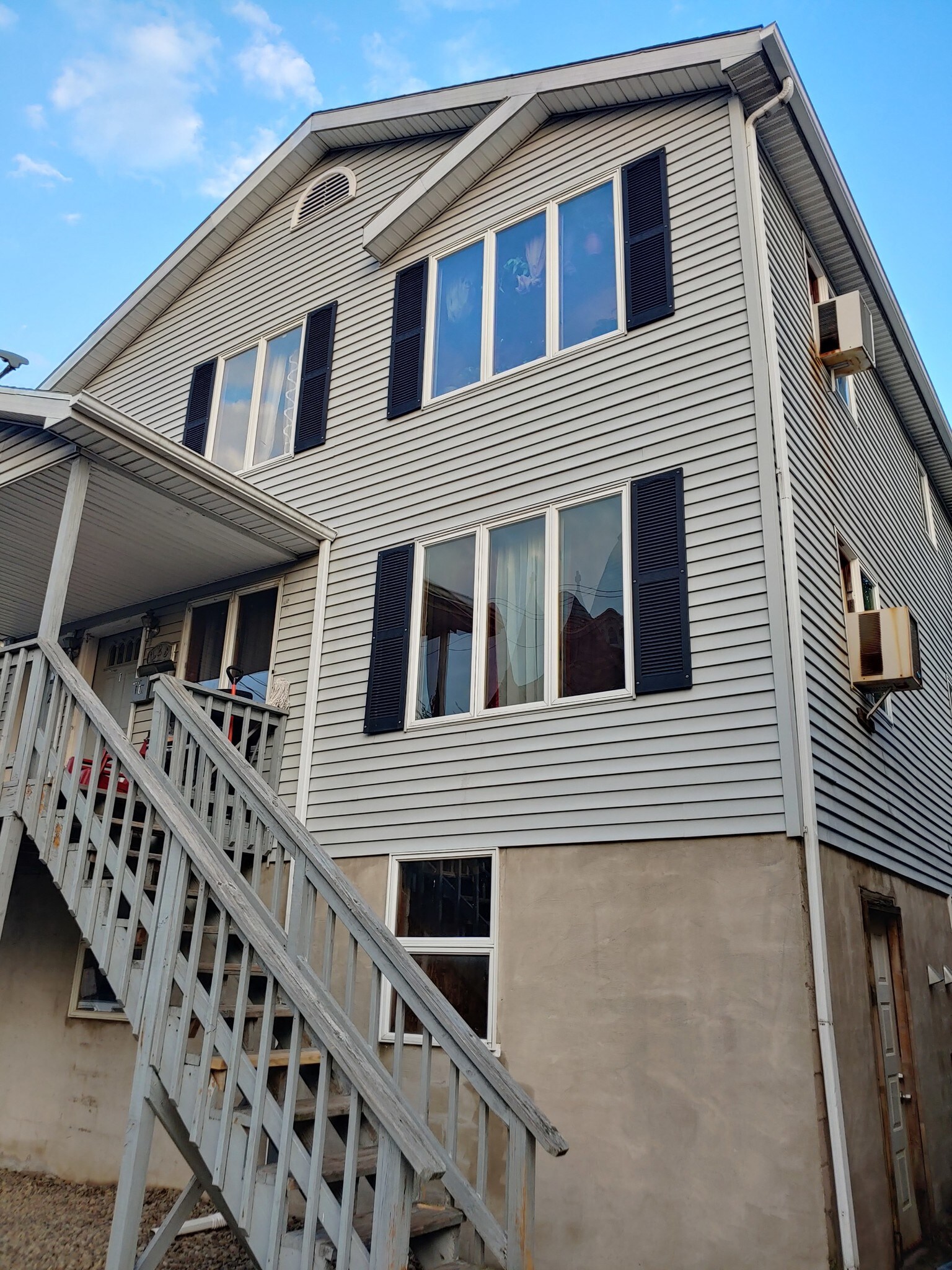 Building Photo - 225 S Webster Ave