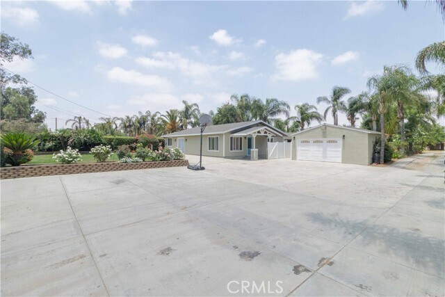 Building Photo - 10249 Jurupa Rd