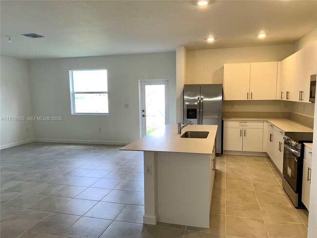 Building Photo - 2929 SE 23rd Ave