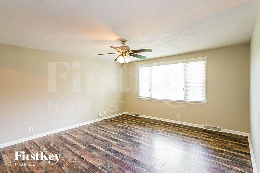 Building Photo - 2270 Provo Dr