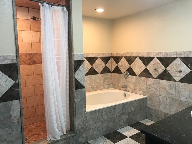 Building Photo - 2601 W 3rd St