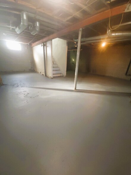 Building Photo - 11700 Engleside St