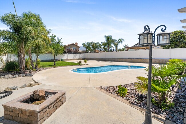 Building Photo - 422 Tartan Way