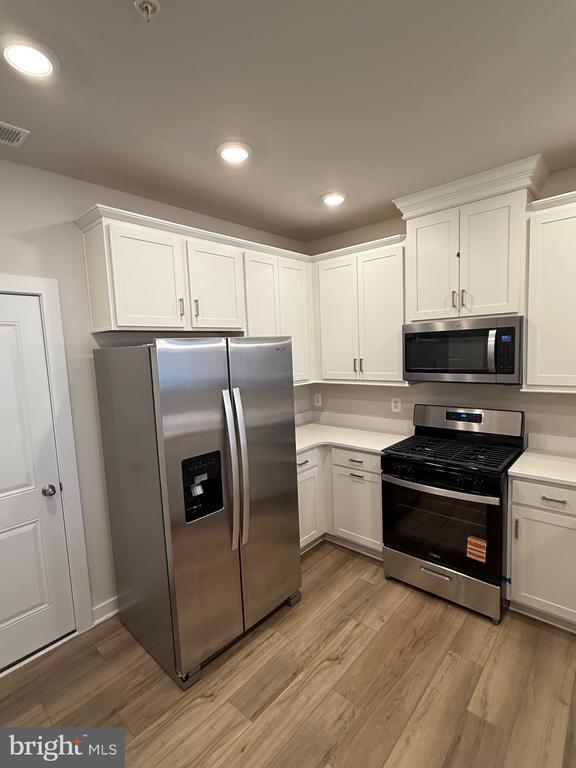 Building Photo - 45203 Drowes Ter