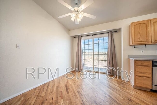 Building Photo - 265 N Paramount Ln