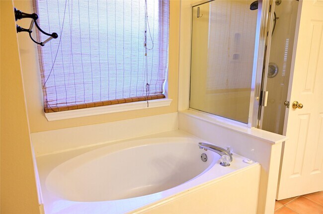 Building Photo - 4530 Topaz Trail Dr