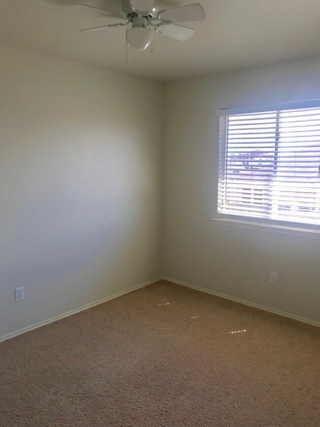 Building Photo - GREAT HOME! GREAT LOCATION