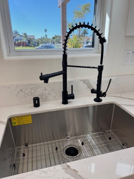 Building Photo - 1101 W 2nd St