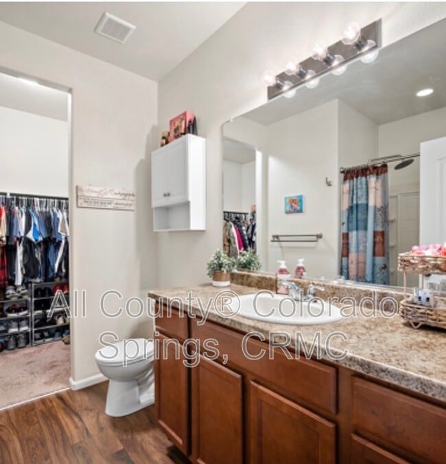 Building Photo - 10084 Thunderbolt Trail