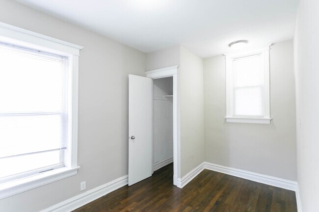 Building Photo - 5417 S Drexel Ave
