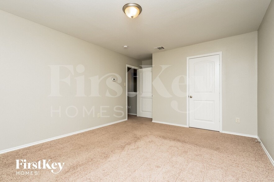 Building Photo - 223 Thoroughbred St