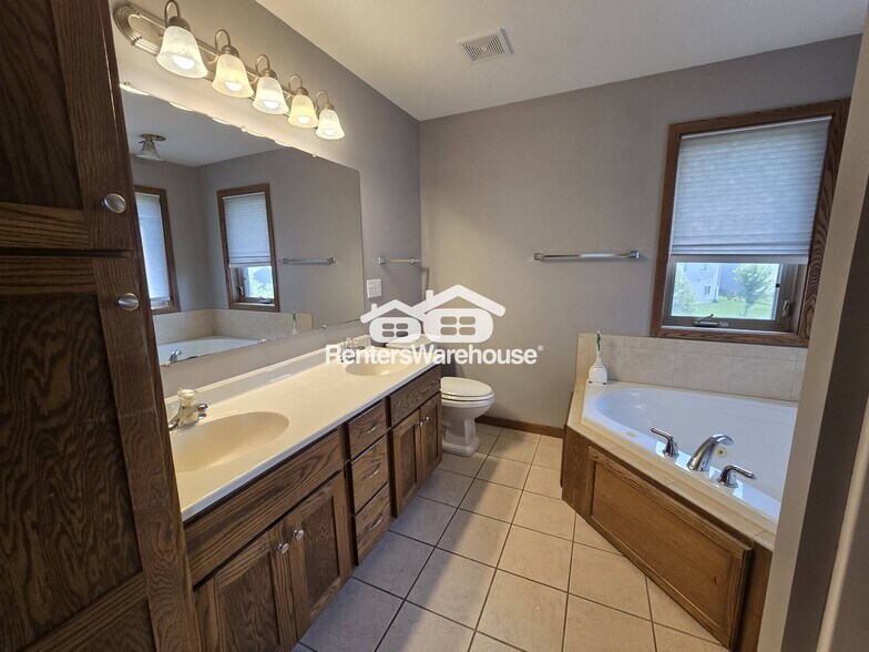 Building Photo - 930 Aspen Cir