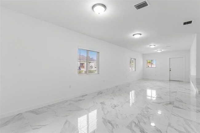 Building Photo - 1244 NW 71st St