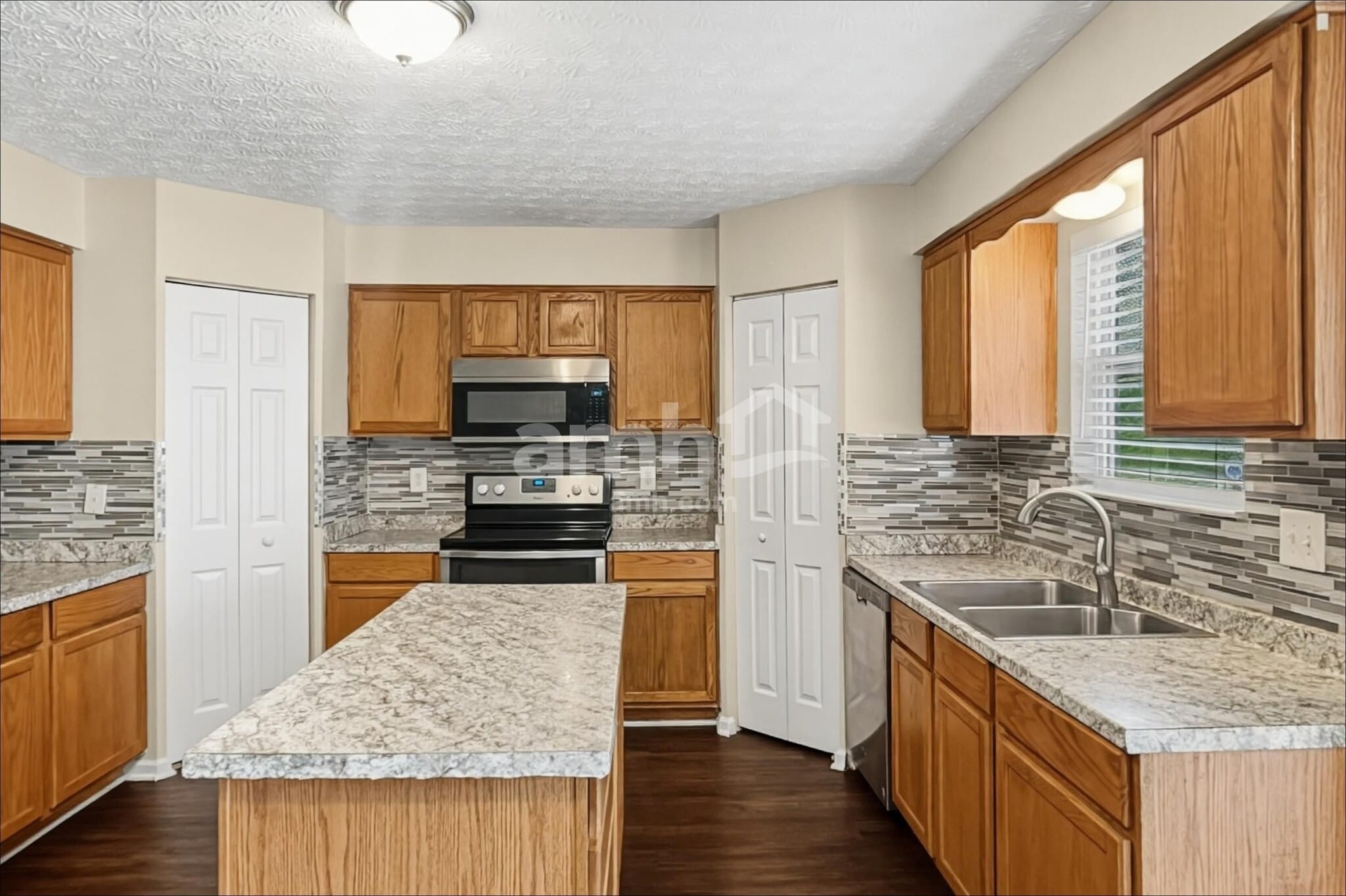 Building Photo - 340 Evergreen Cir