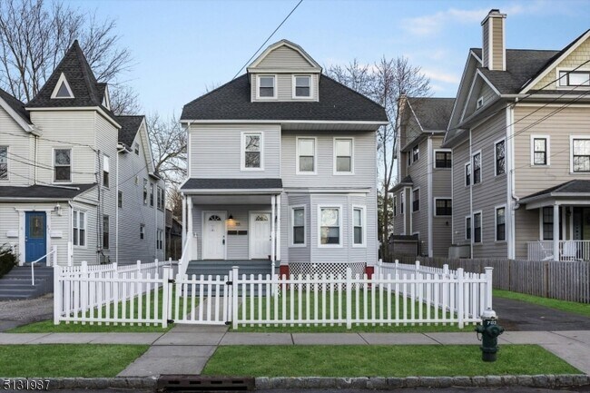 Building Photo - 55 Greenwood Ave