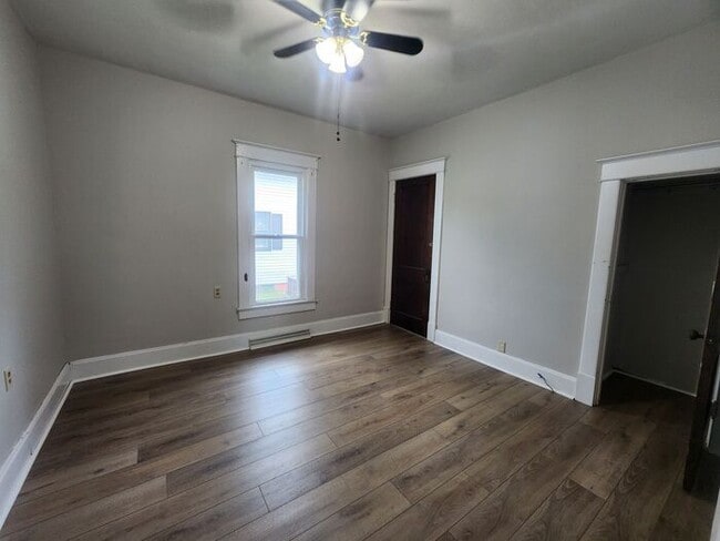 Building Photo - Large Family Home in Clinton