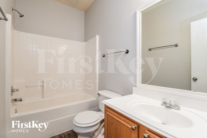 Building Photo - 10240 Dawson Trail