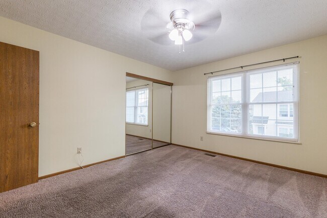 Building Photo - 867 Sheldrake Ct