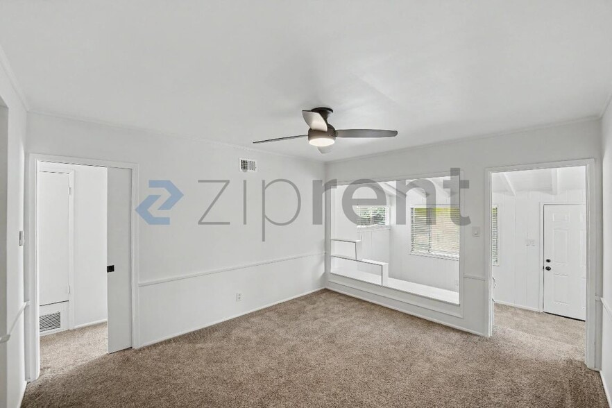Building Photo - Unit
