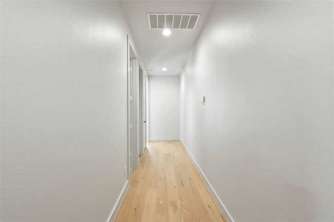 Building Photo - 1005 Mt Auburn Ave
