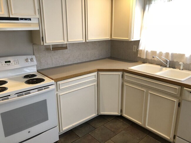 Building Photo - Gorgeous NE Portland Home!