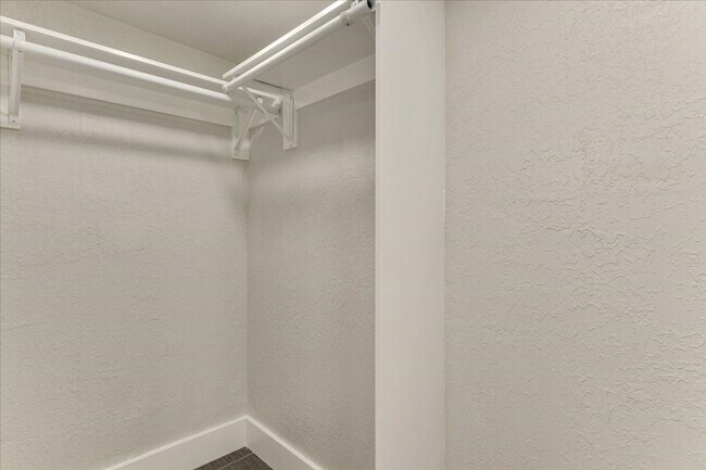 Building Photo - 672 S 200 W