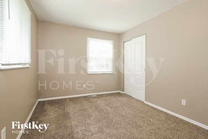 Building Photo - 17 Glenwood Ln